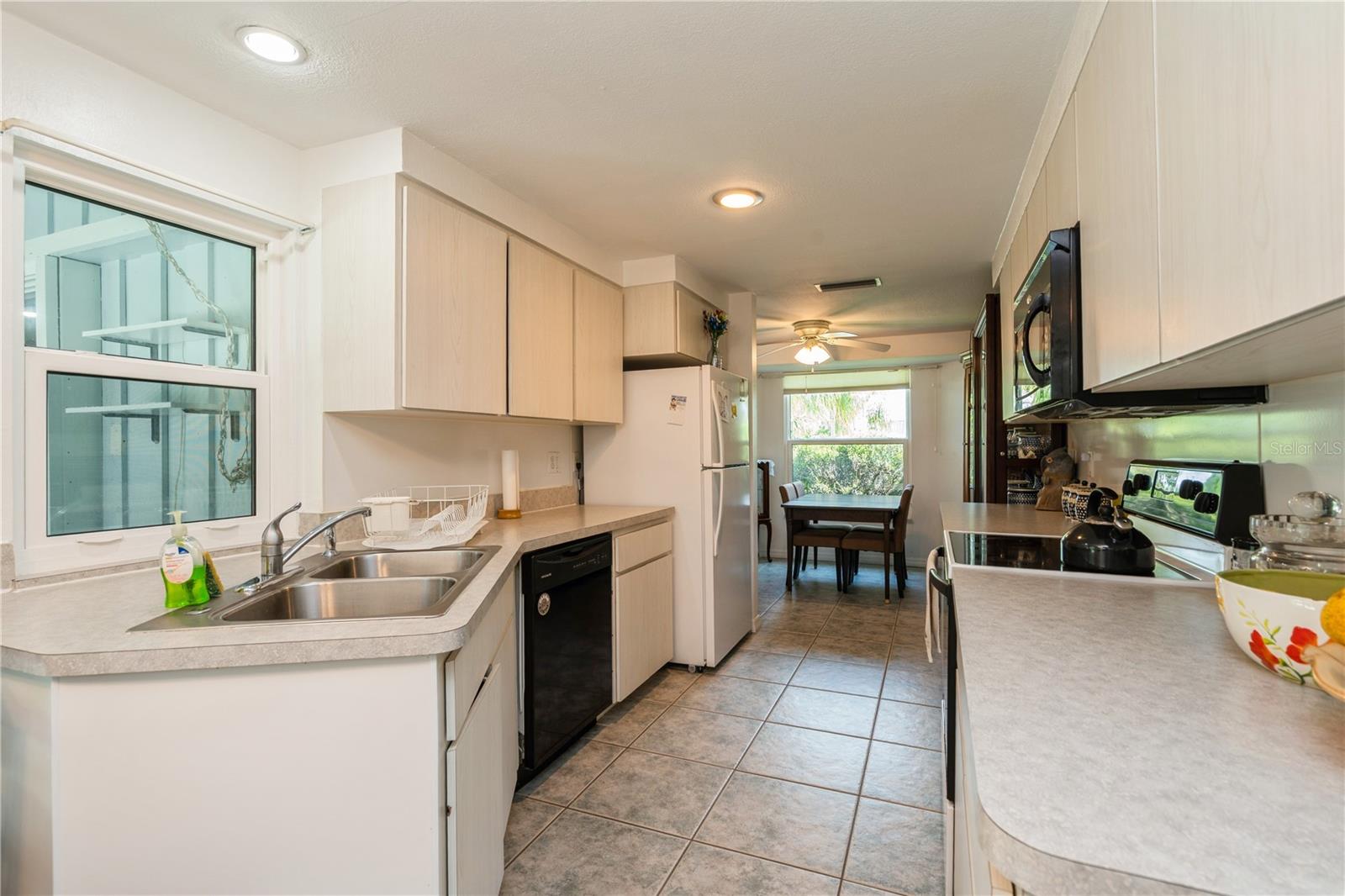 Image 21 of 40 For 28427 Coco Palm Drive