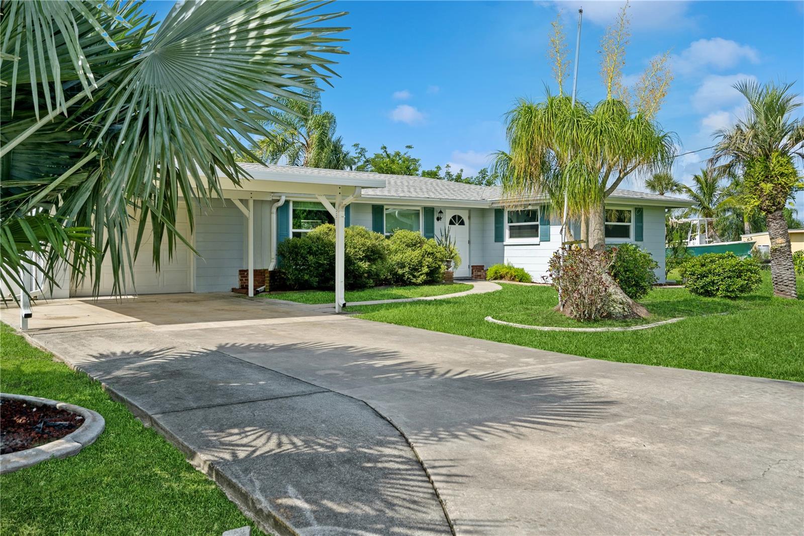 Image 4 of 40 For 28427 Coco Palm Drive