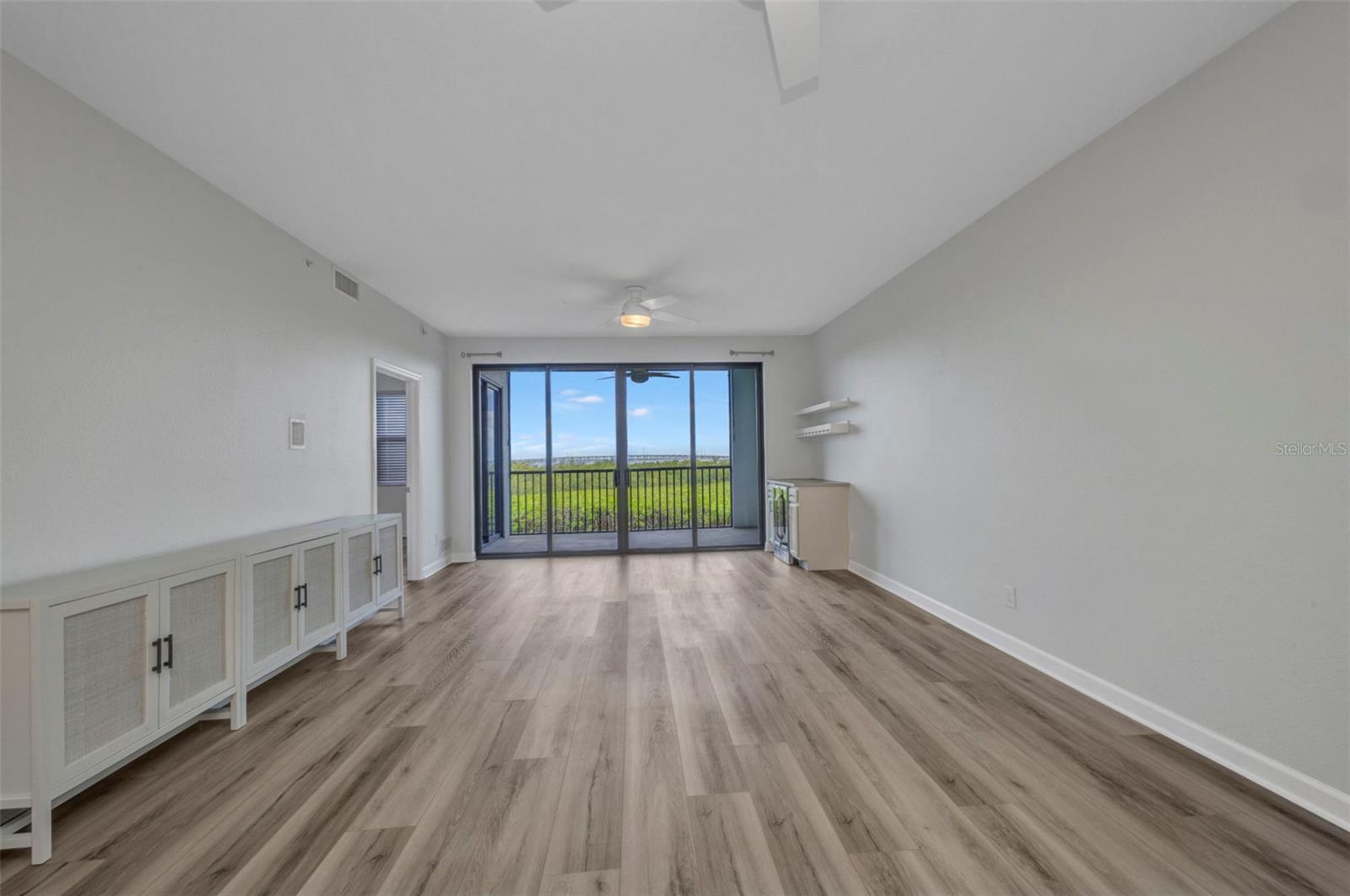 Image 12 of 50 For 900 Marion Avenue 1203