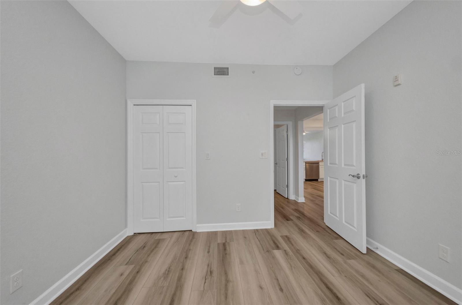 Image 17 of 50 For 900 Marion Avenue 1203