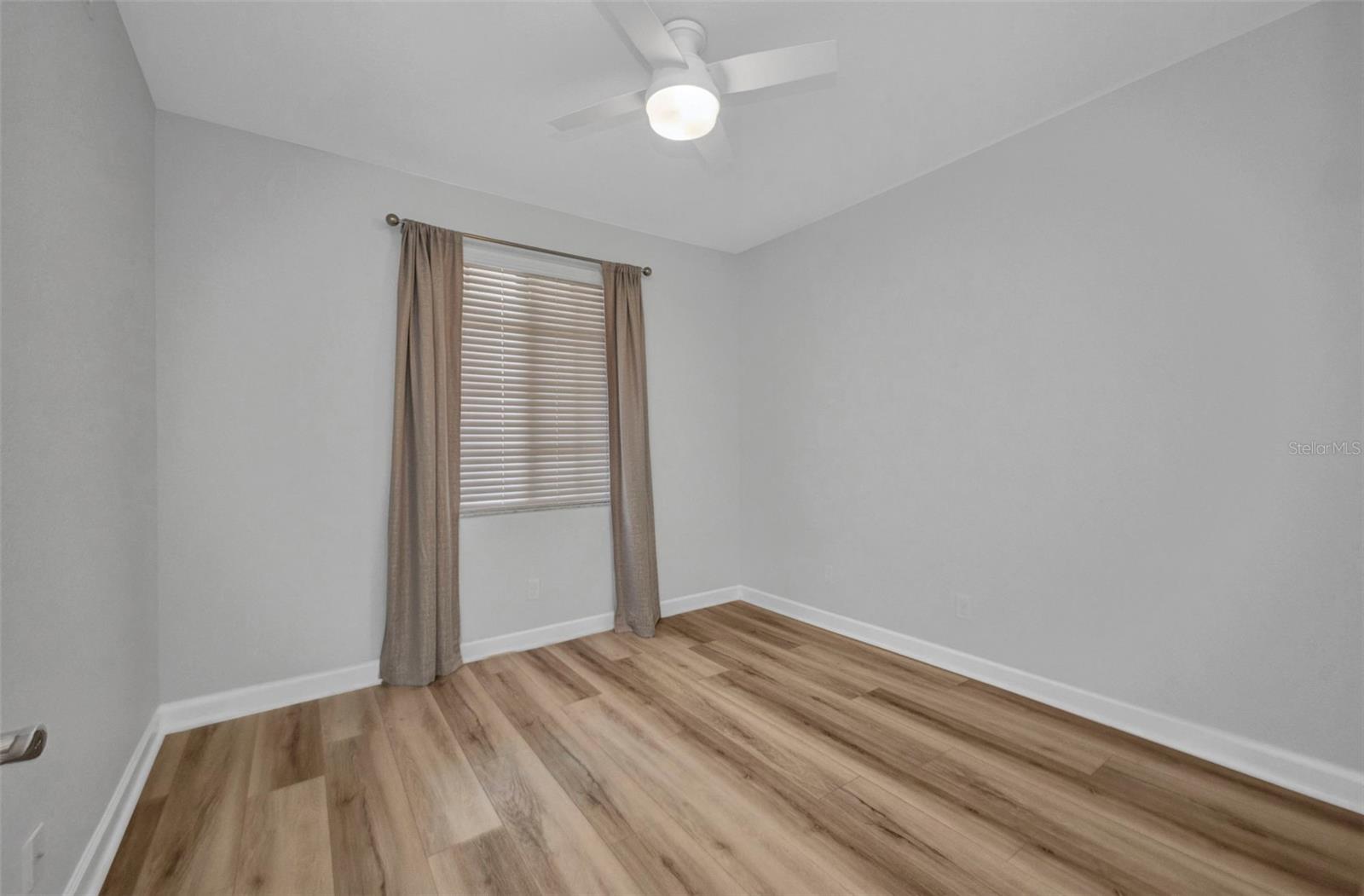 Image 18 of 50 For 900 Marion Avenue 1203