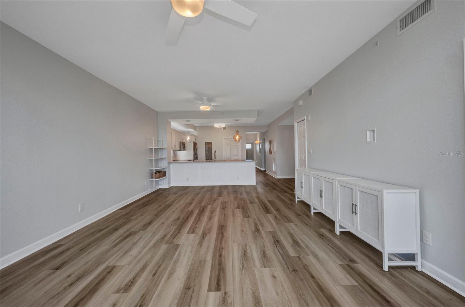 Image 21 of 50 For 900 Marion Avenue 1203