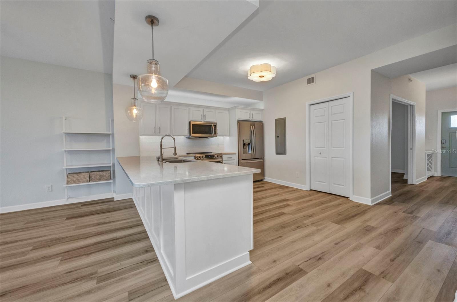 Image 4 of 50 For 900 Marion Avenue 1203