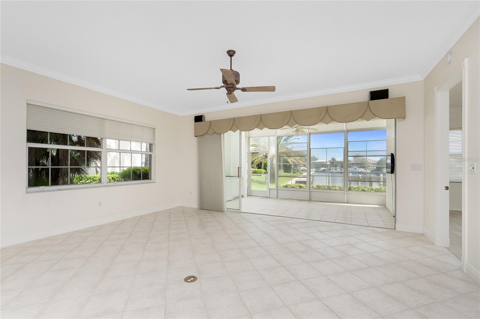 Image 10 of 76 For 2630 Tarpon Cove Drive 211