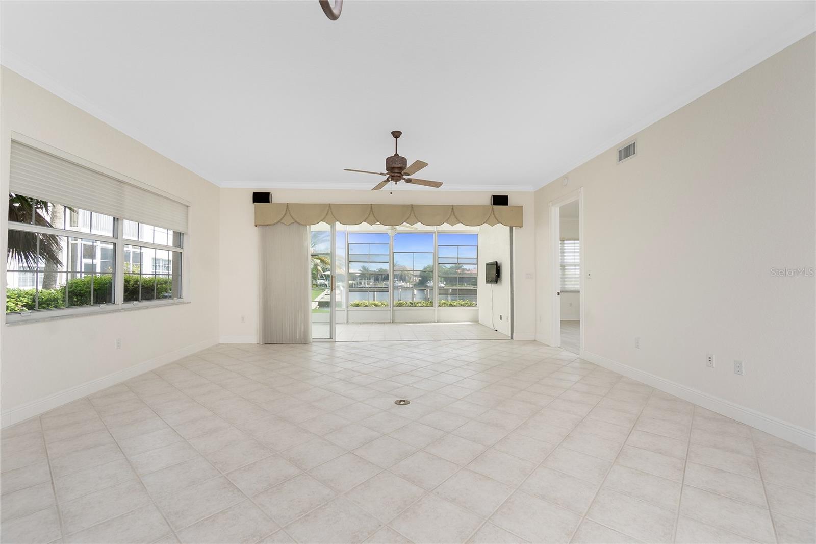Image 9 of 76 For 2630 Tarpon Cove Drive 211