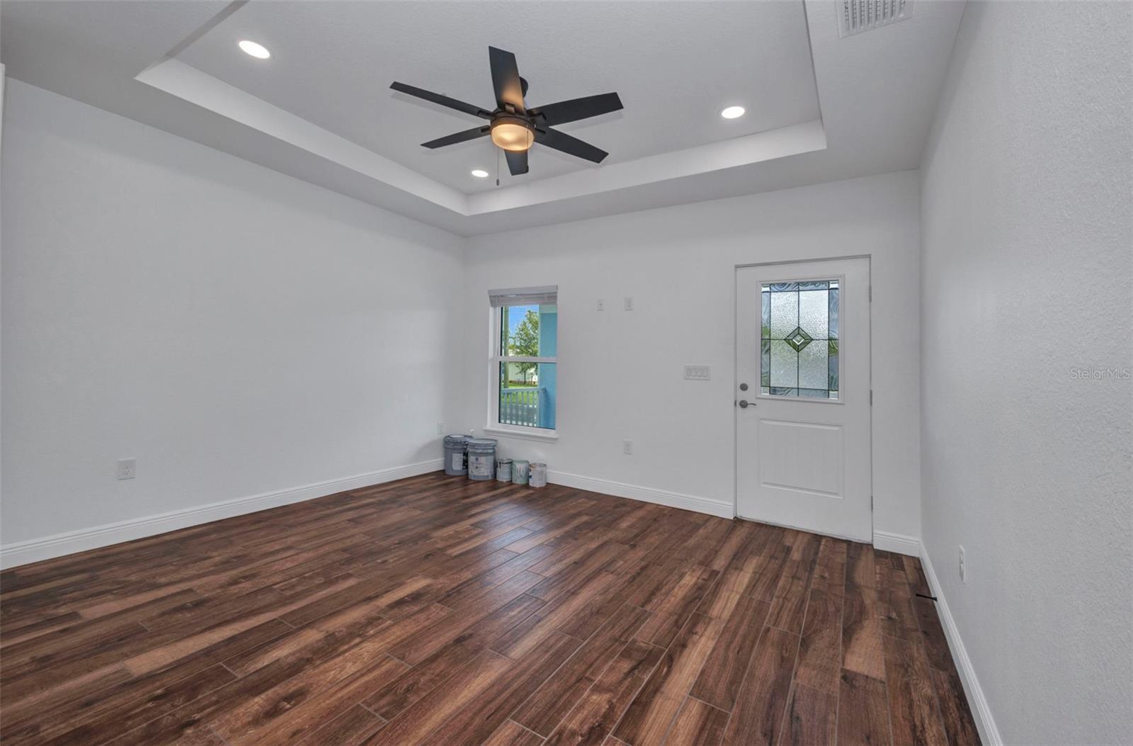 Image 10 of 76 For 409 Carmalita Street