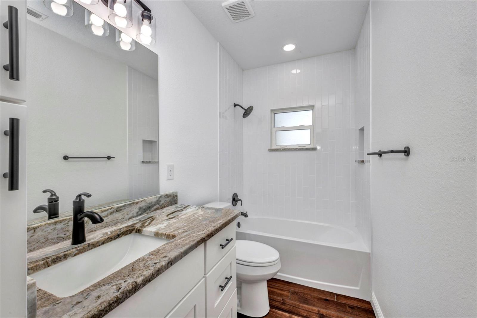 Image 14 of 76 For 409 Carmalita Street