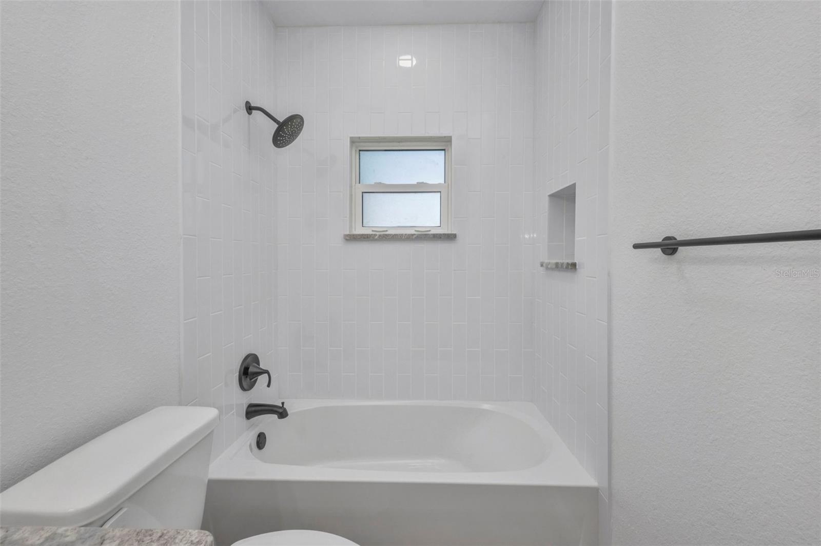 Image 16 of 76 For 409 Carmalita Street