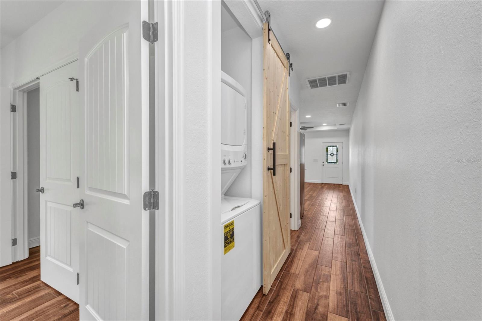 Image 18 of 76 For 409 Carmalita Street
