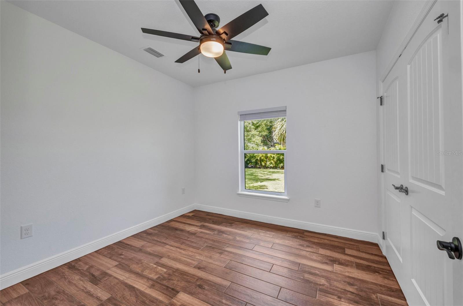 Image 19 of 76 For 409 Carmalita Street