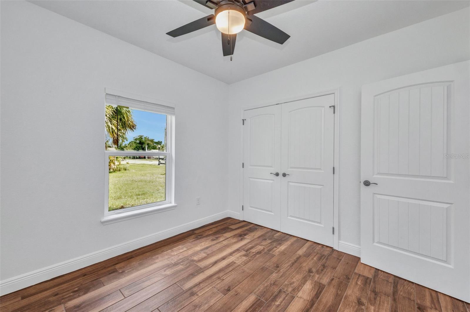 Image 20 of 76 For 409 Carmalita Street