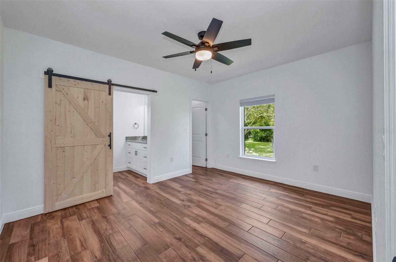Image 22 of 76 For 409 Carmalita Street