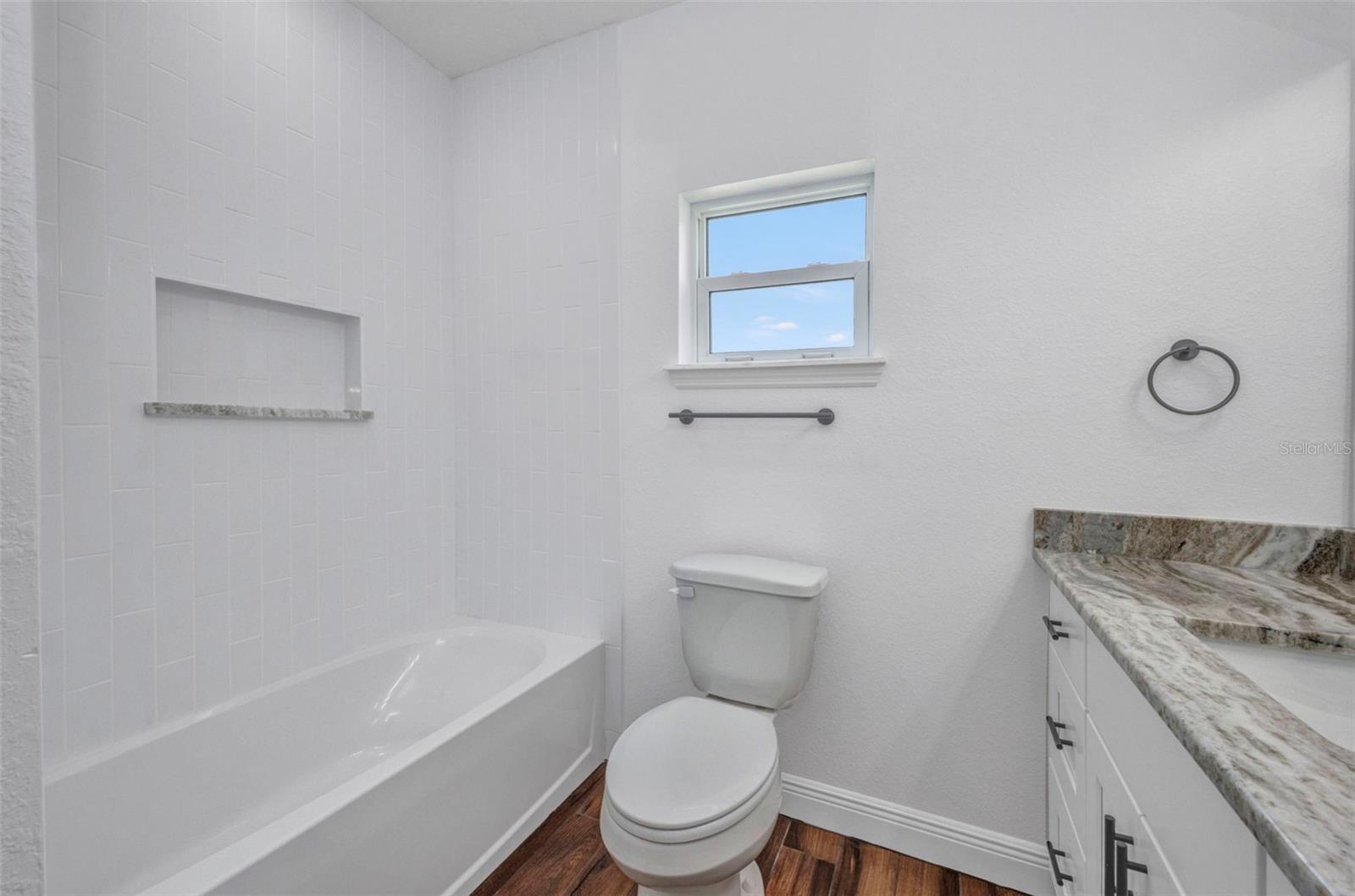 Image 29 of 76 For 409 Carmalita Street