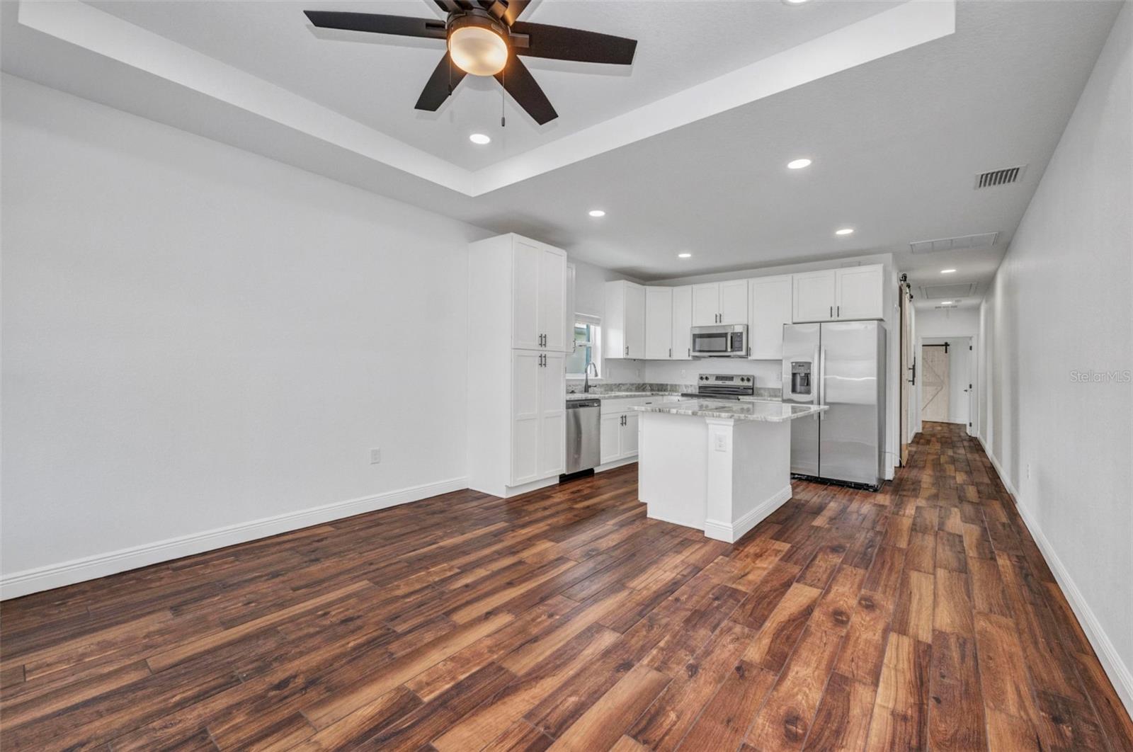 Image 32 of 76 For 409 Carmalita Street