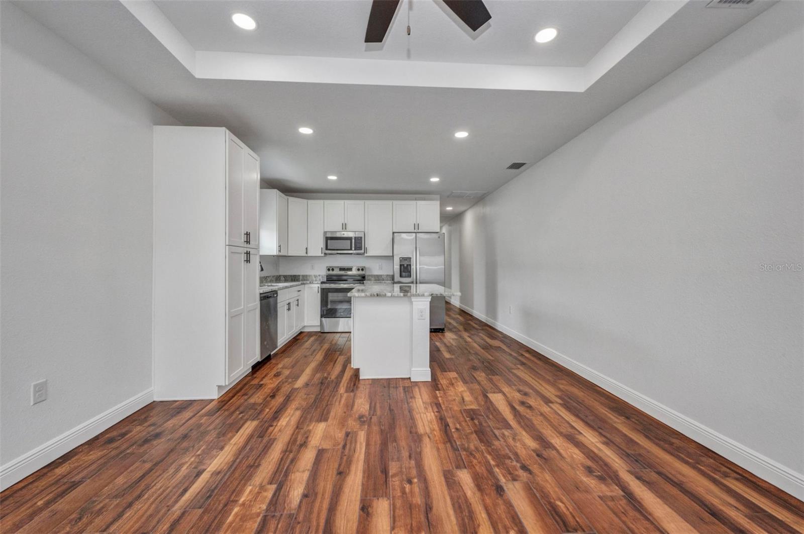 Image 33 of 76 For 409 Carmalita Street