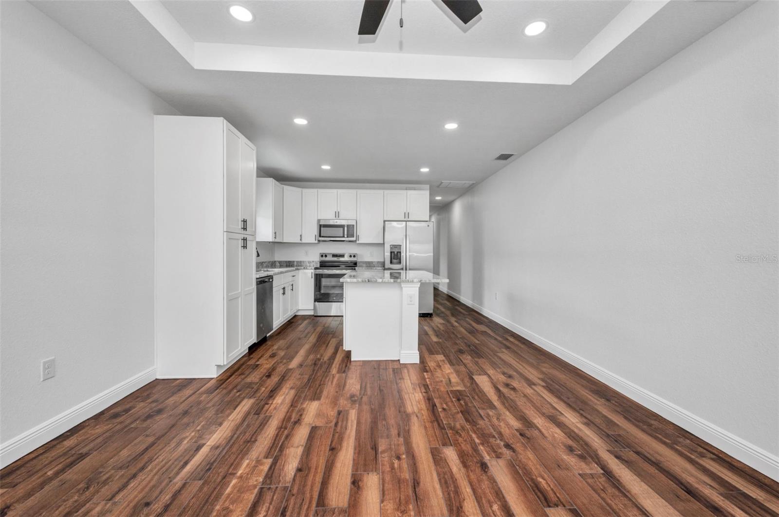 Image 34 of 76 For 409 Carmalita Street