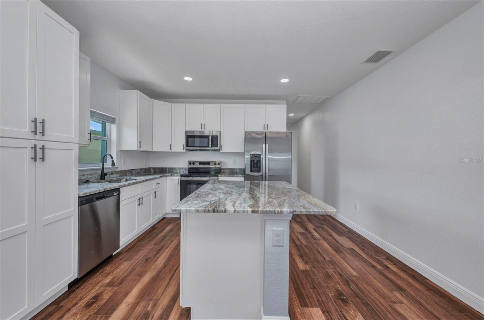 Image 36 of 76 For 409 Carmalita Street