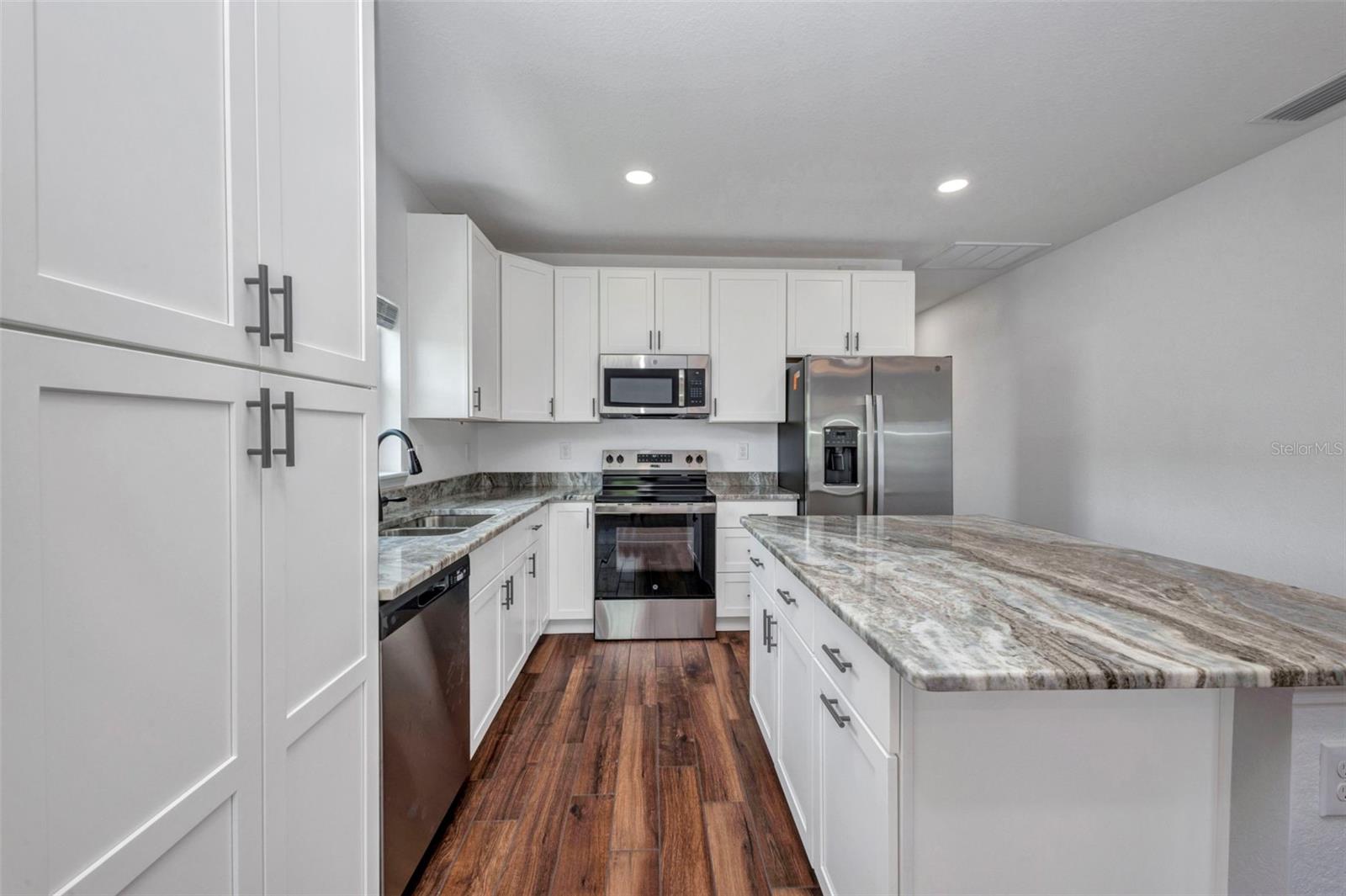 Image 37 of 76 For 409 Carmalita Street