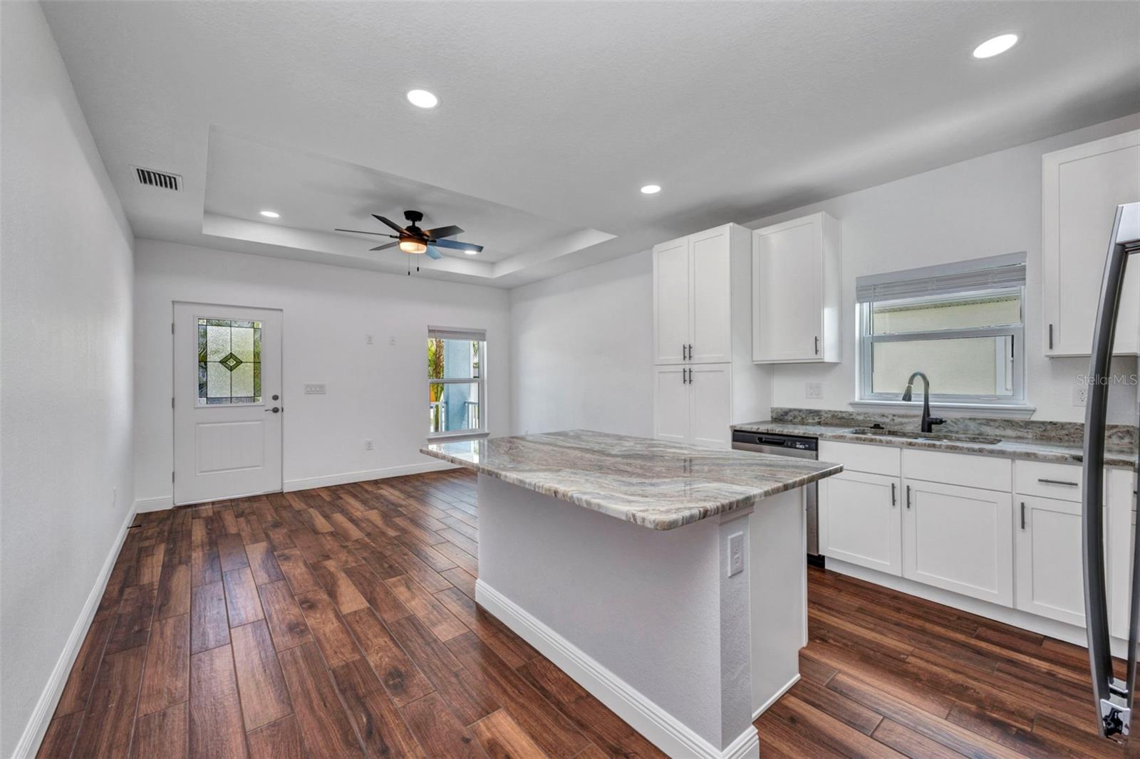 Image 38 of 76 For 409 Carmalita Street
