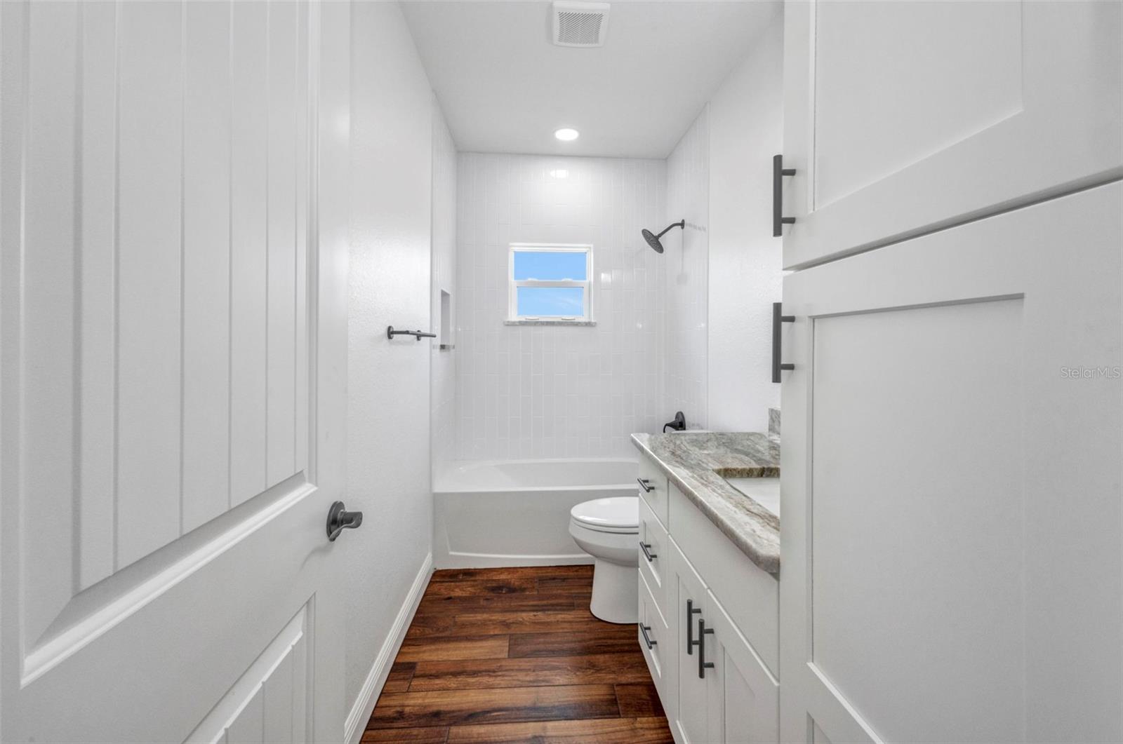 Image 41 of 76 For 409 Carmalita Street