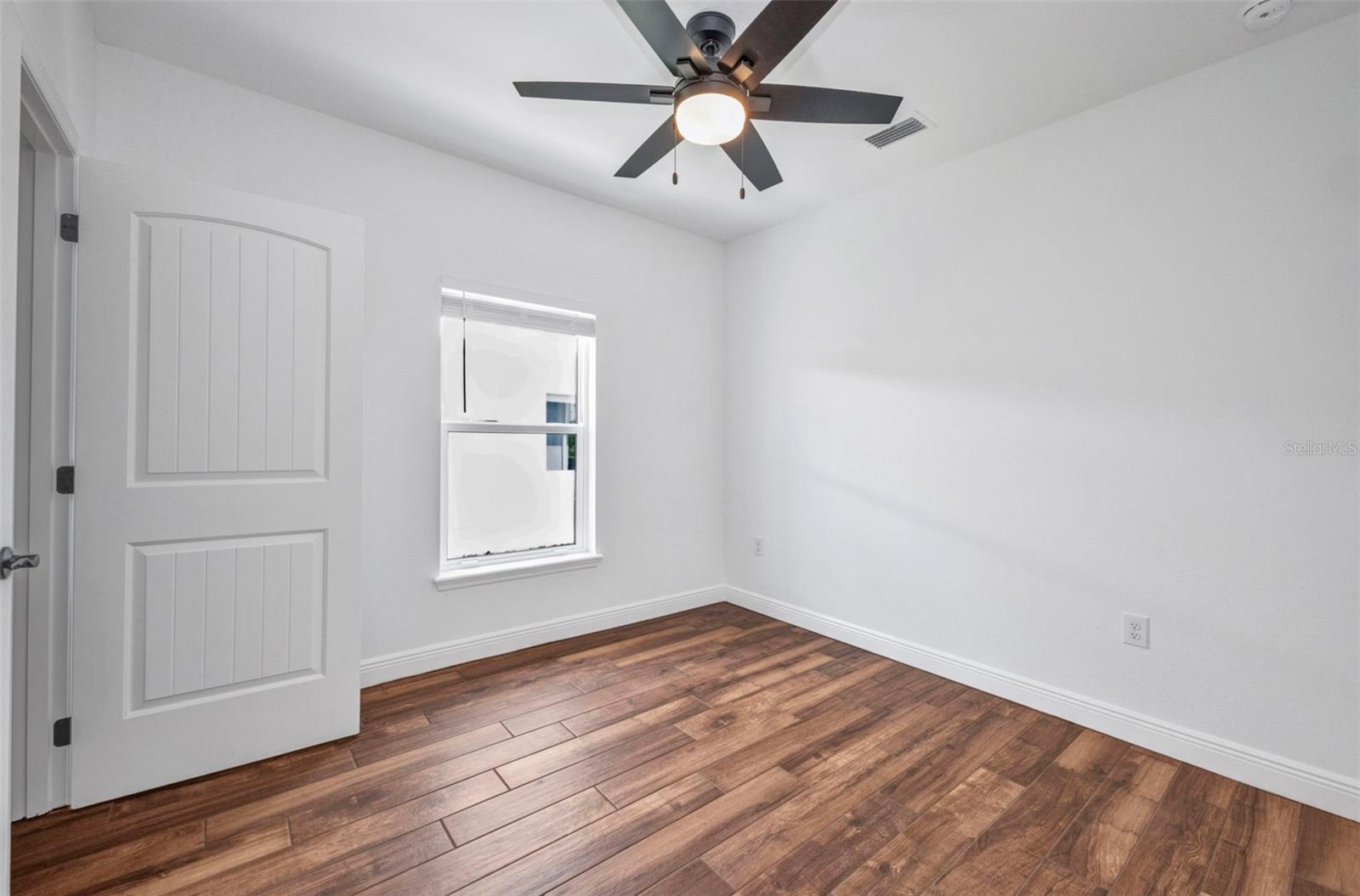 Image 46 of 76 For 409 Carmalita Street
