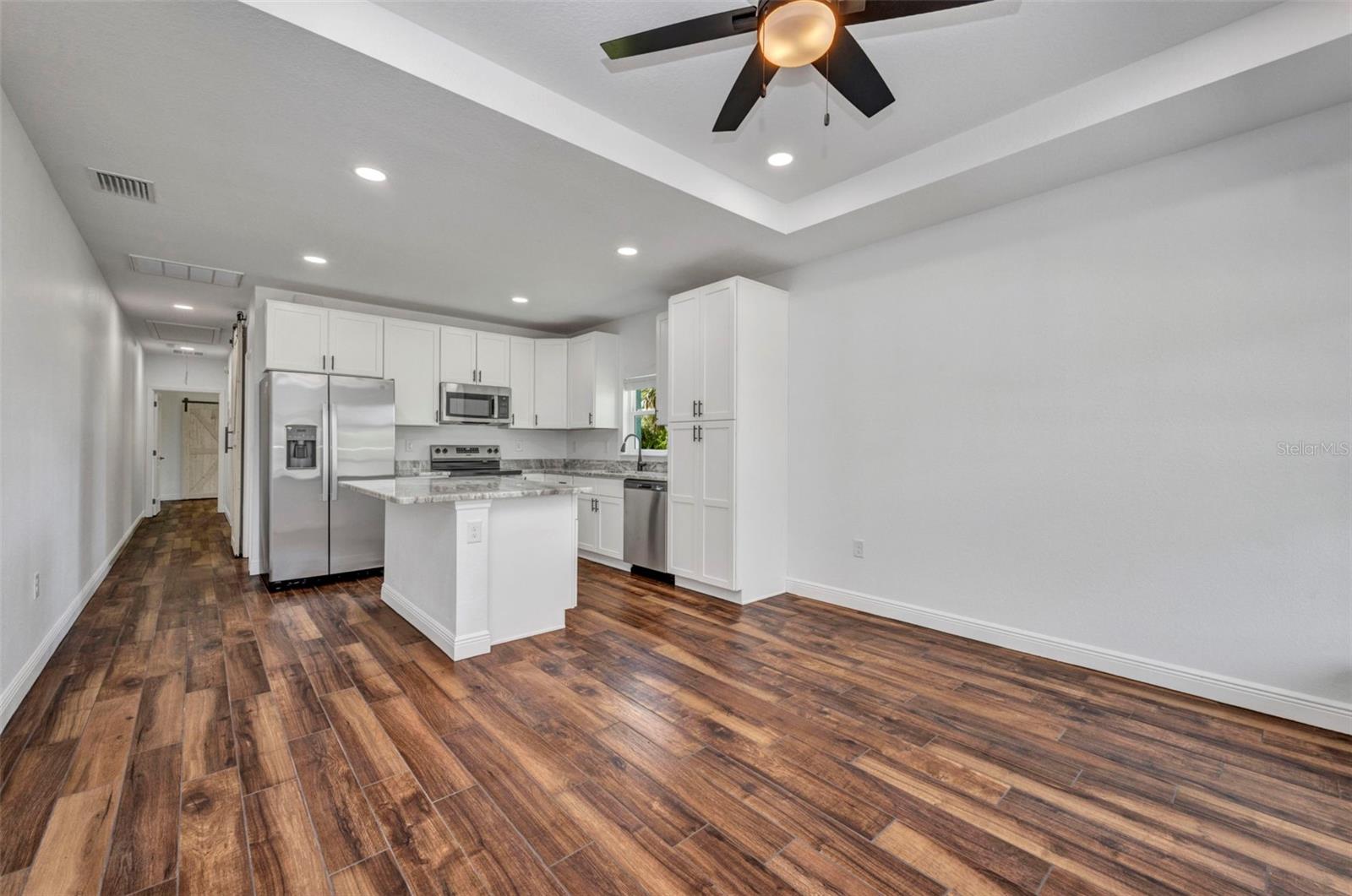 Image 6 of 76 For 409 Carmalita Street