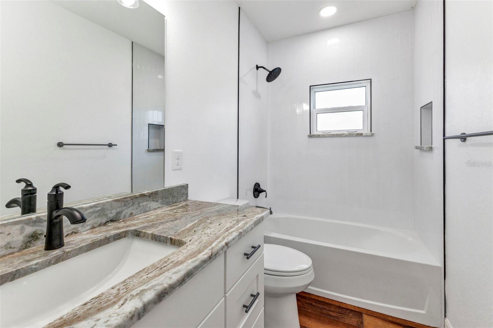 Image 20 of 100 For 419 Carmalita Street