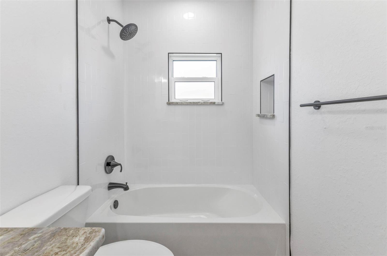 Image 21 of 100 For 419 Carmalita Street