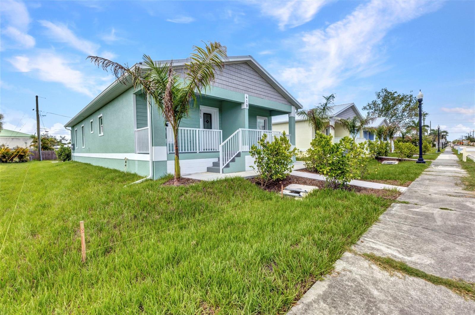 Image 3 of 100 For 419 Carmalita Street