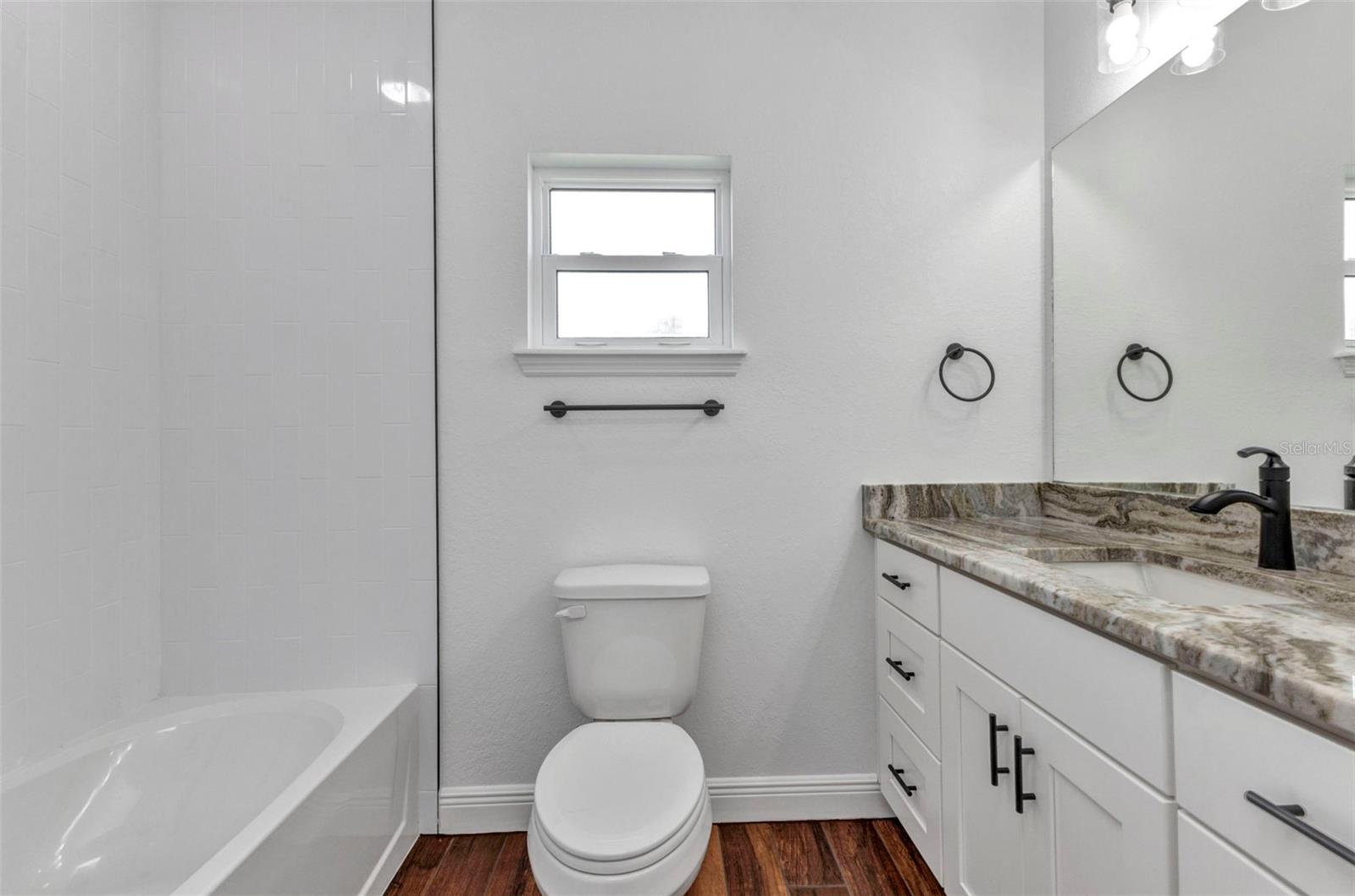 Image 30 of 100 For 419 Carmalita Street