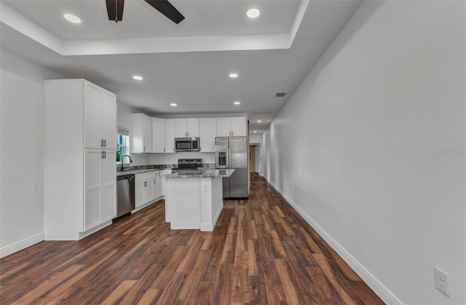 Image 34 of 100 For 419 Carmalita Street