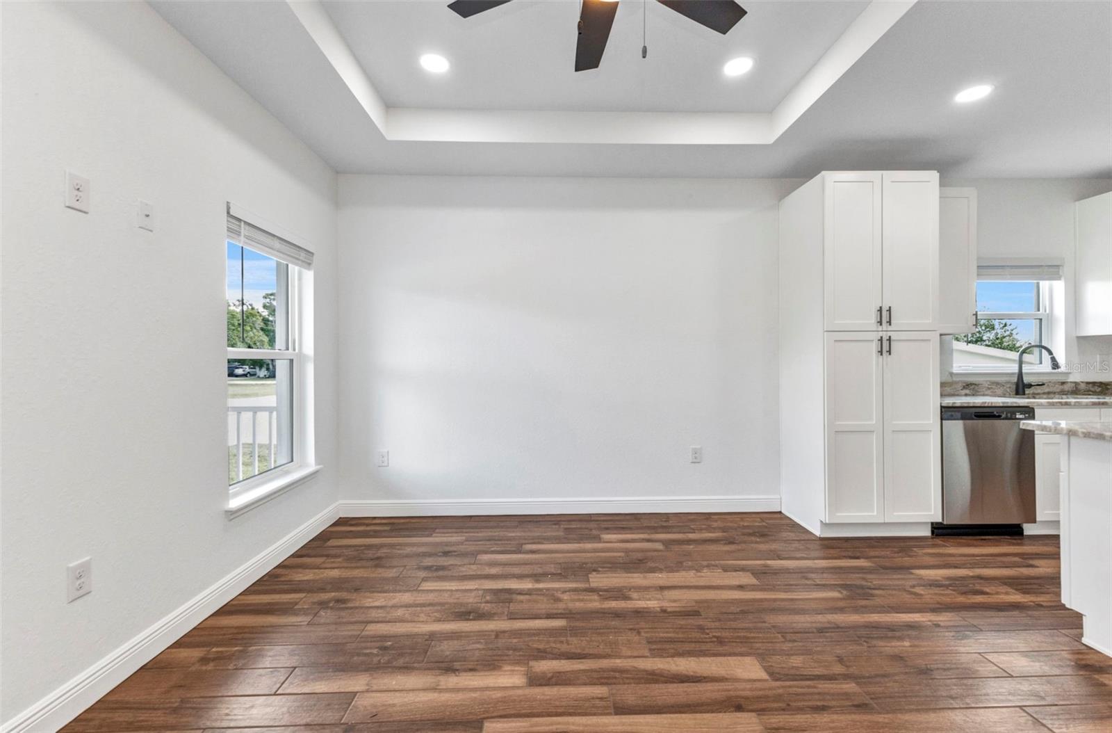 Image 36 of 100 For 419 Carmalita Street