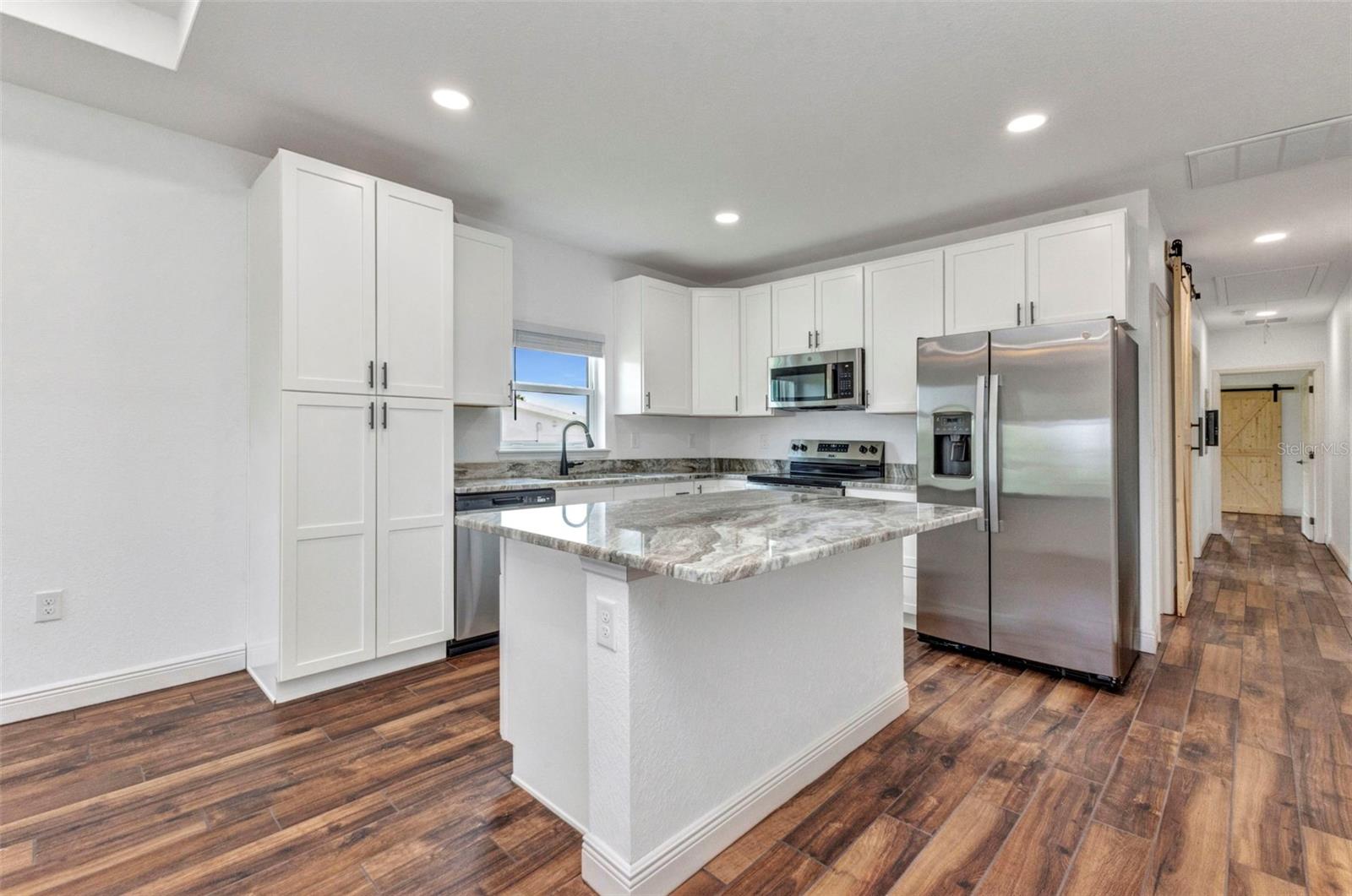Image 37 of 100 For 419 Carmalita Street