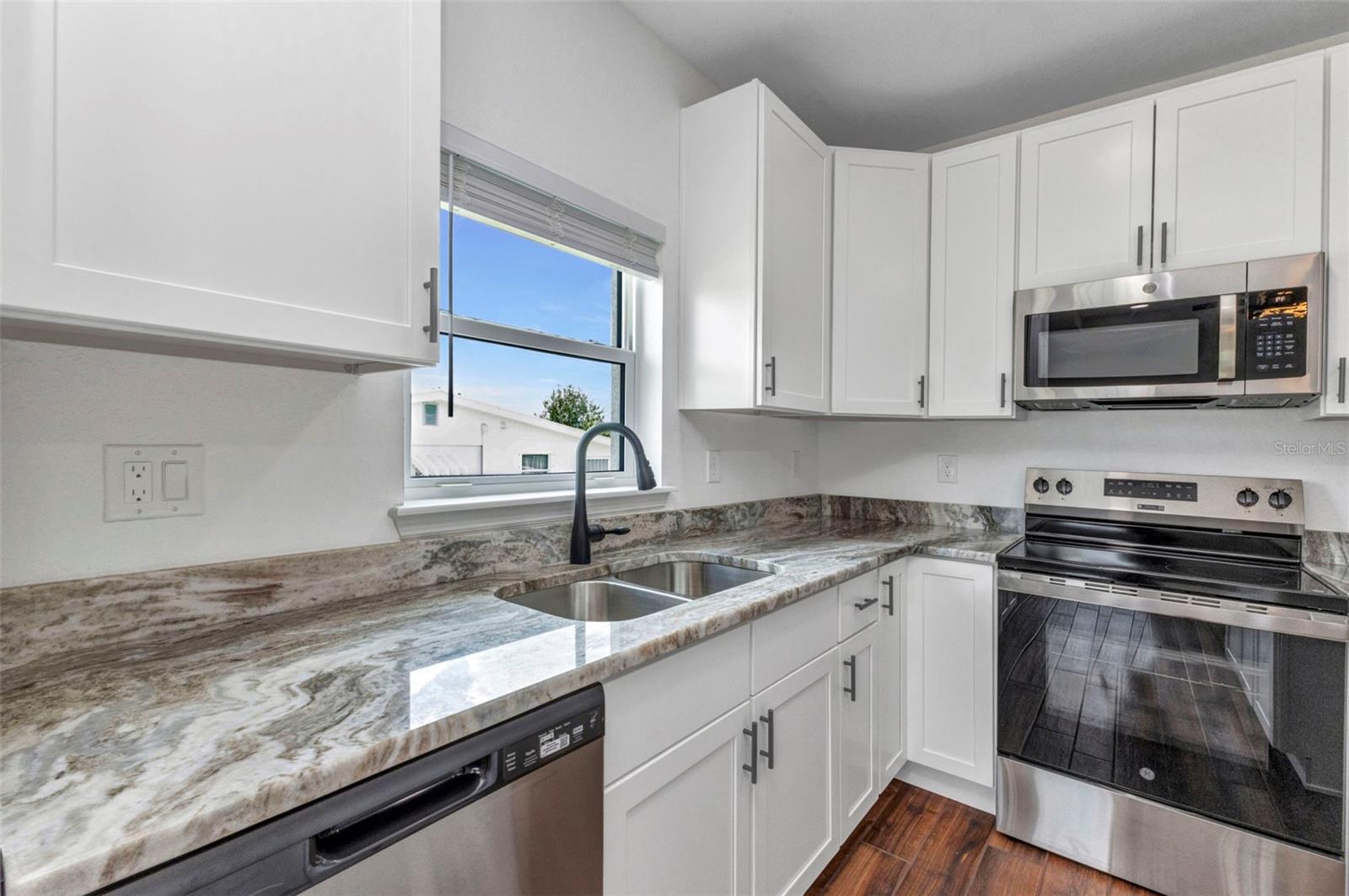 Image 39 of 100 For 419 Carmalita Street