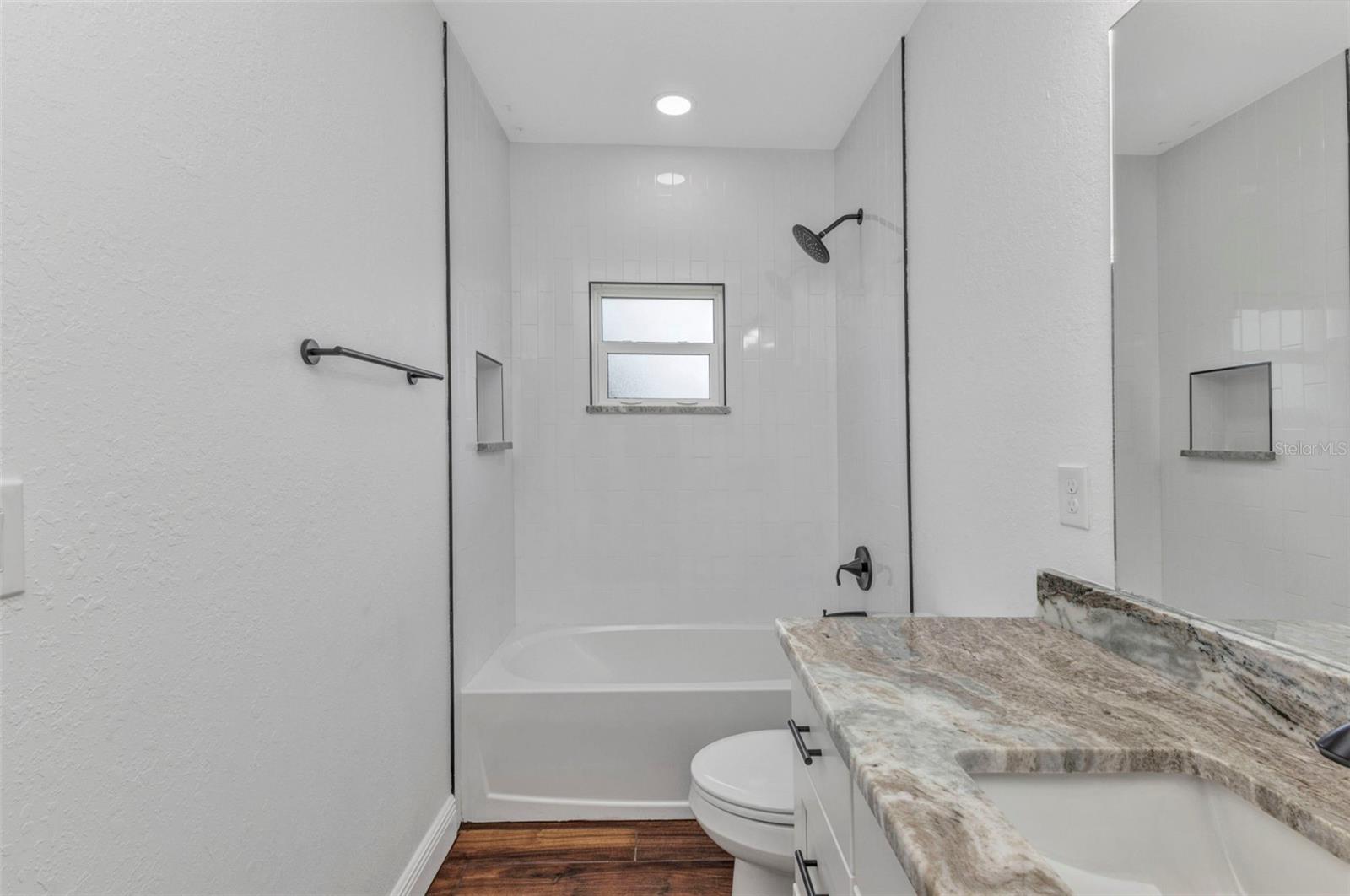 Image 45 of 100 For 419 Carmalita Street