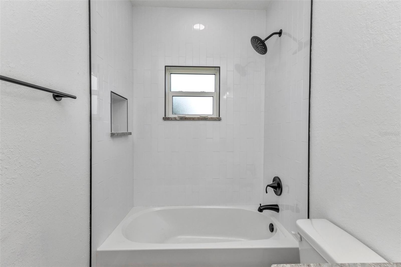 Image 47 of 100 For 419 Carmalita Street