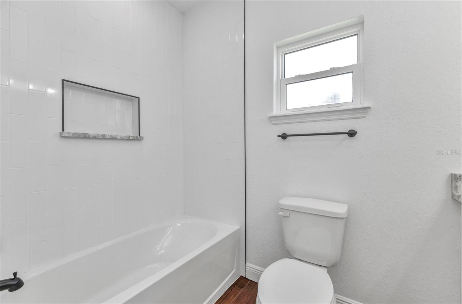Image 65 of 100 For 419 Carmalita Street