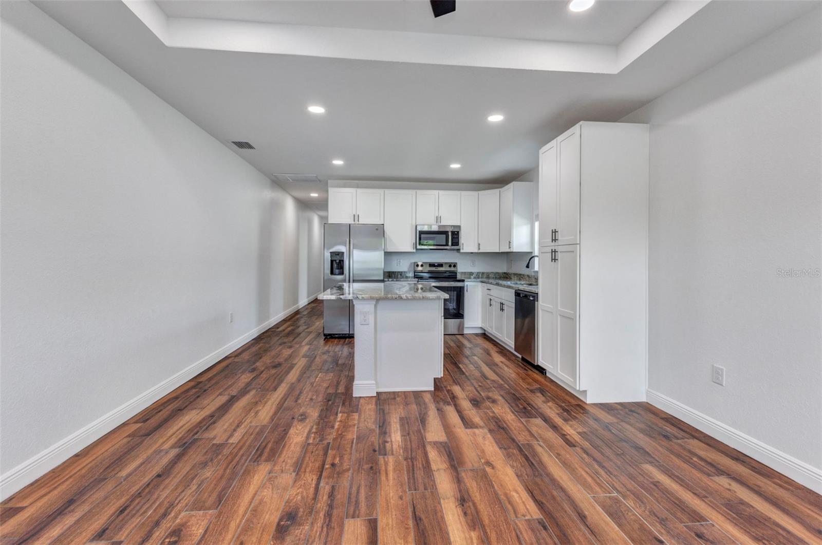 Image 7 of 100 For 419 Carmalita Street
