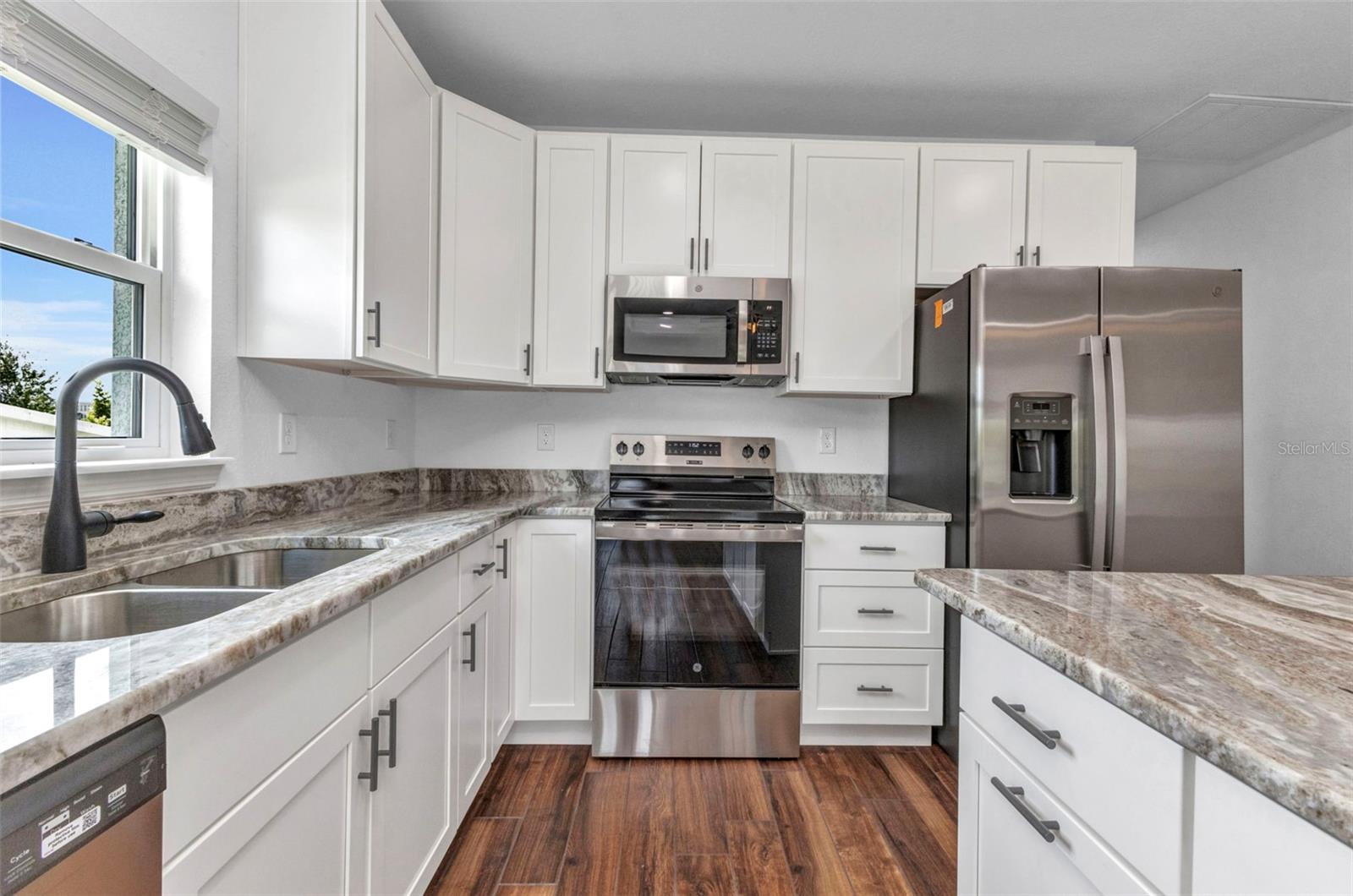 Image 76 of 100 For 419 Carmalita Street