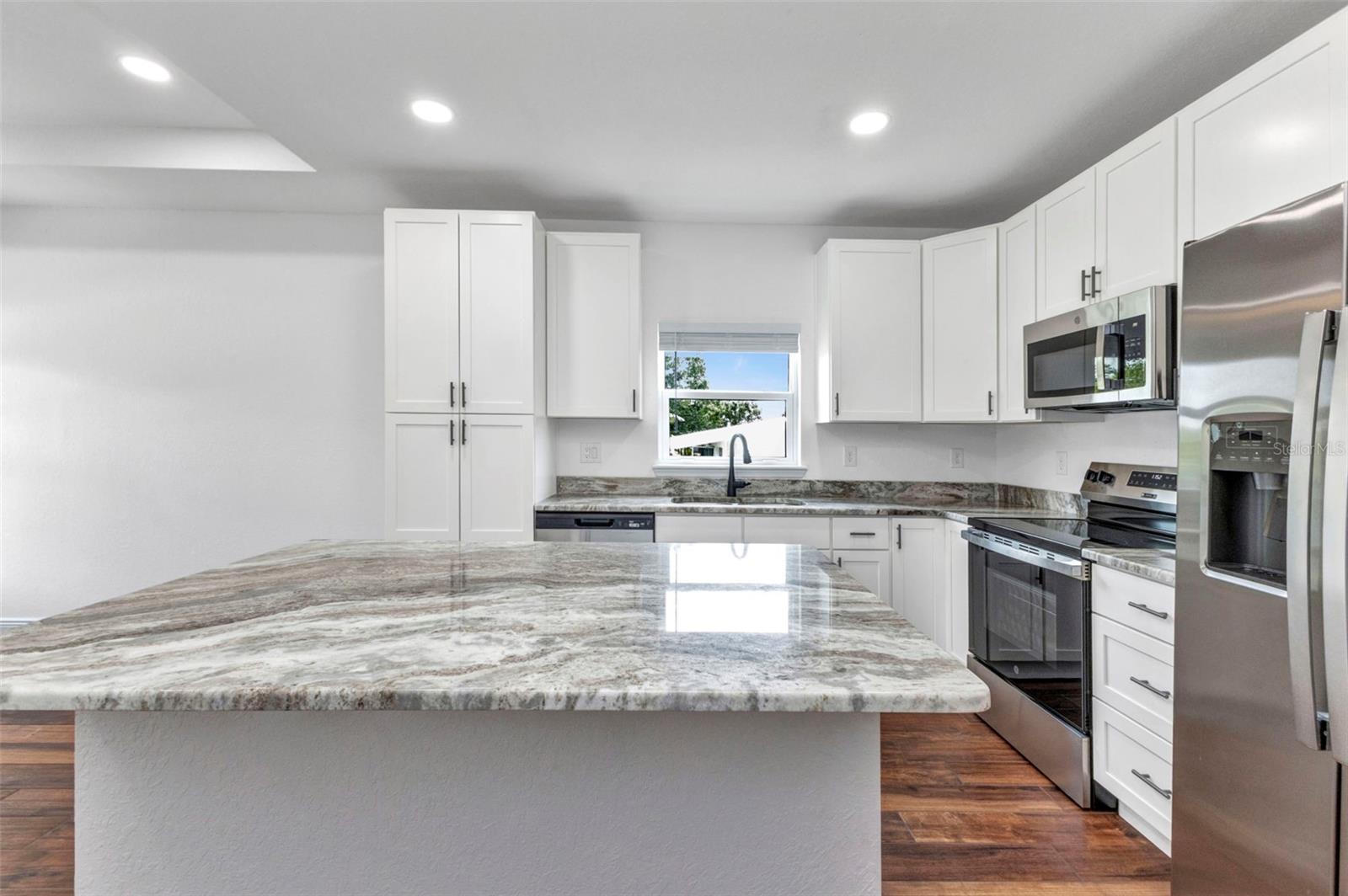 Image 77 of 100 For 419 Carmalita Street