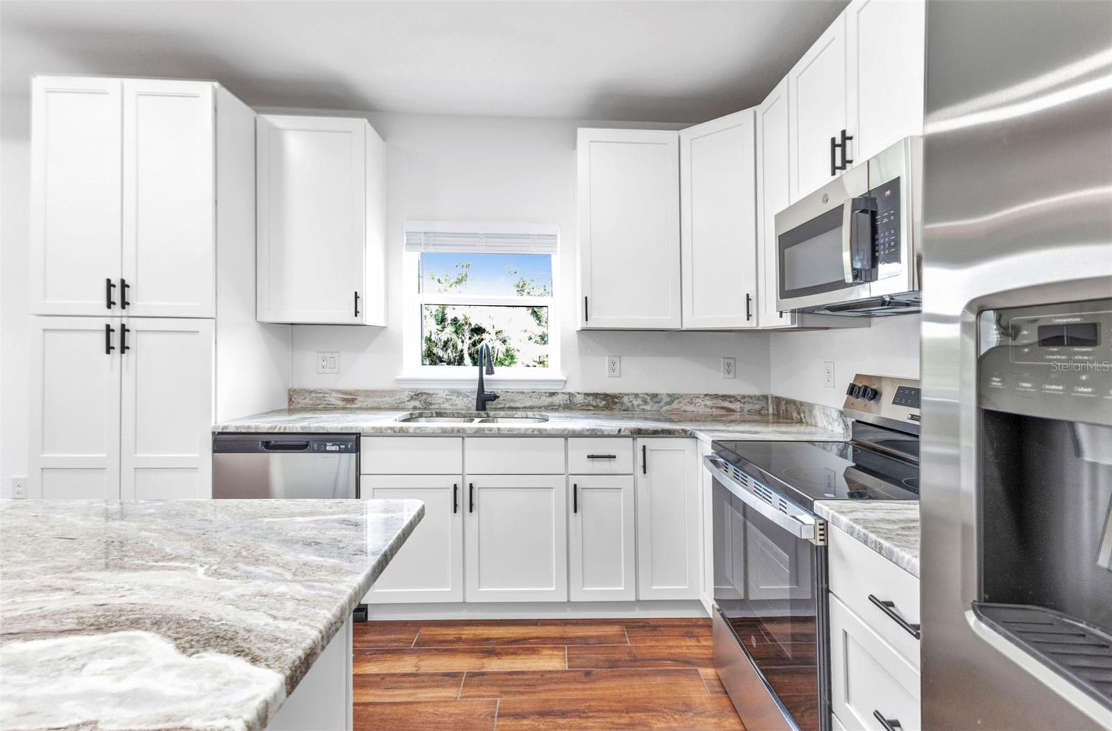 Image 79 of 100 For 419 Carmalita Street