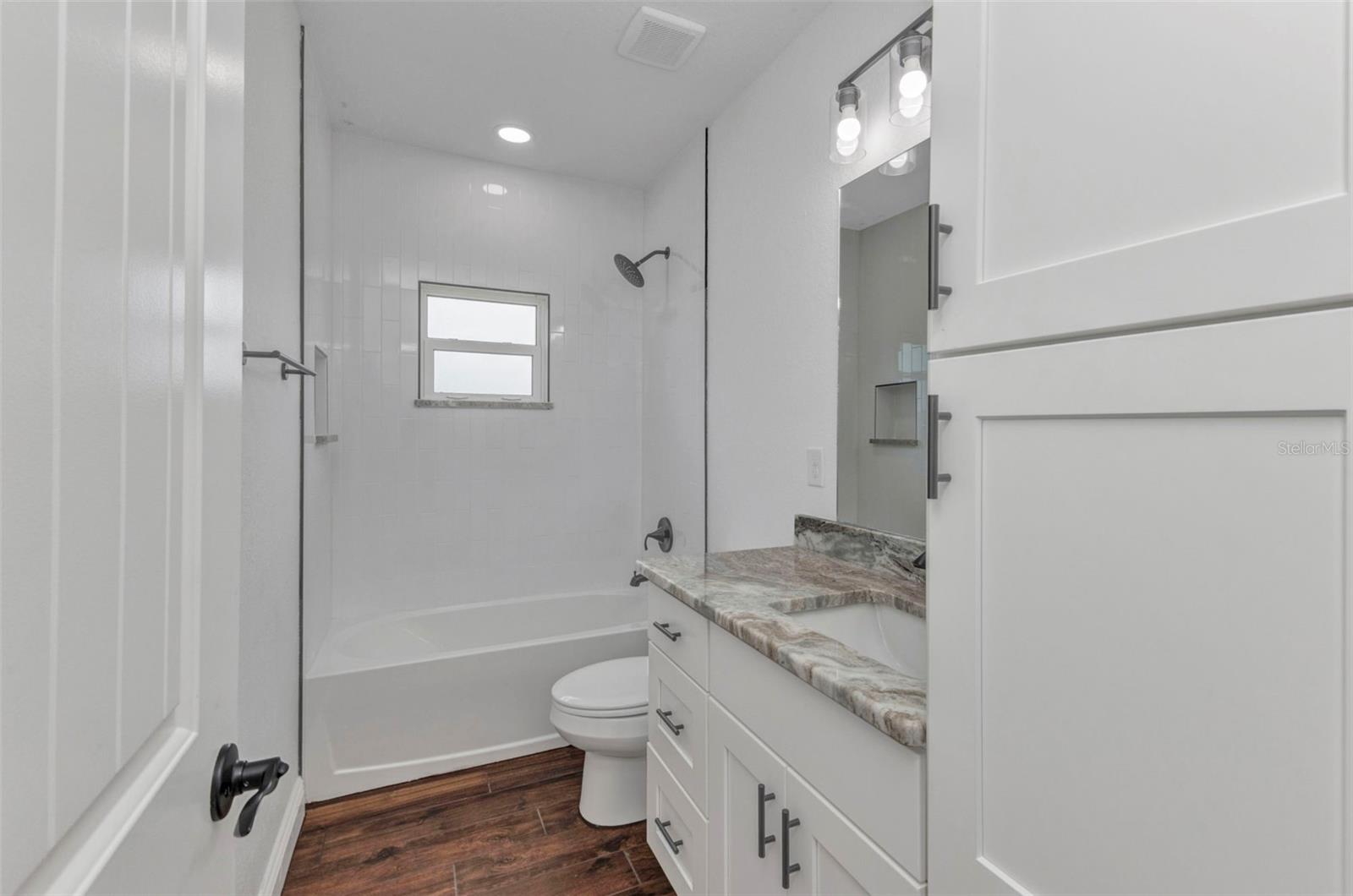 Image 82 of 100 For 419 Carmalita Street
