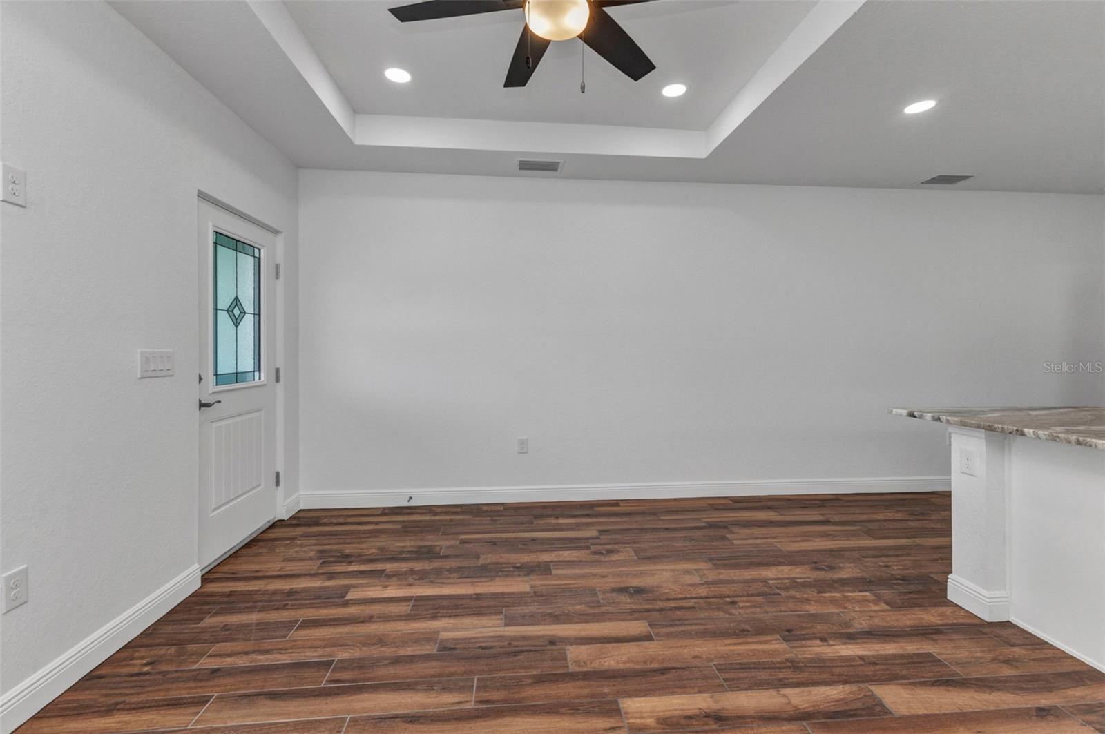 Image 9 of 100 For 419 Carmalita Street