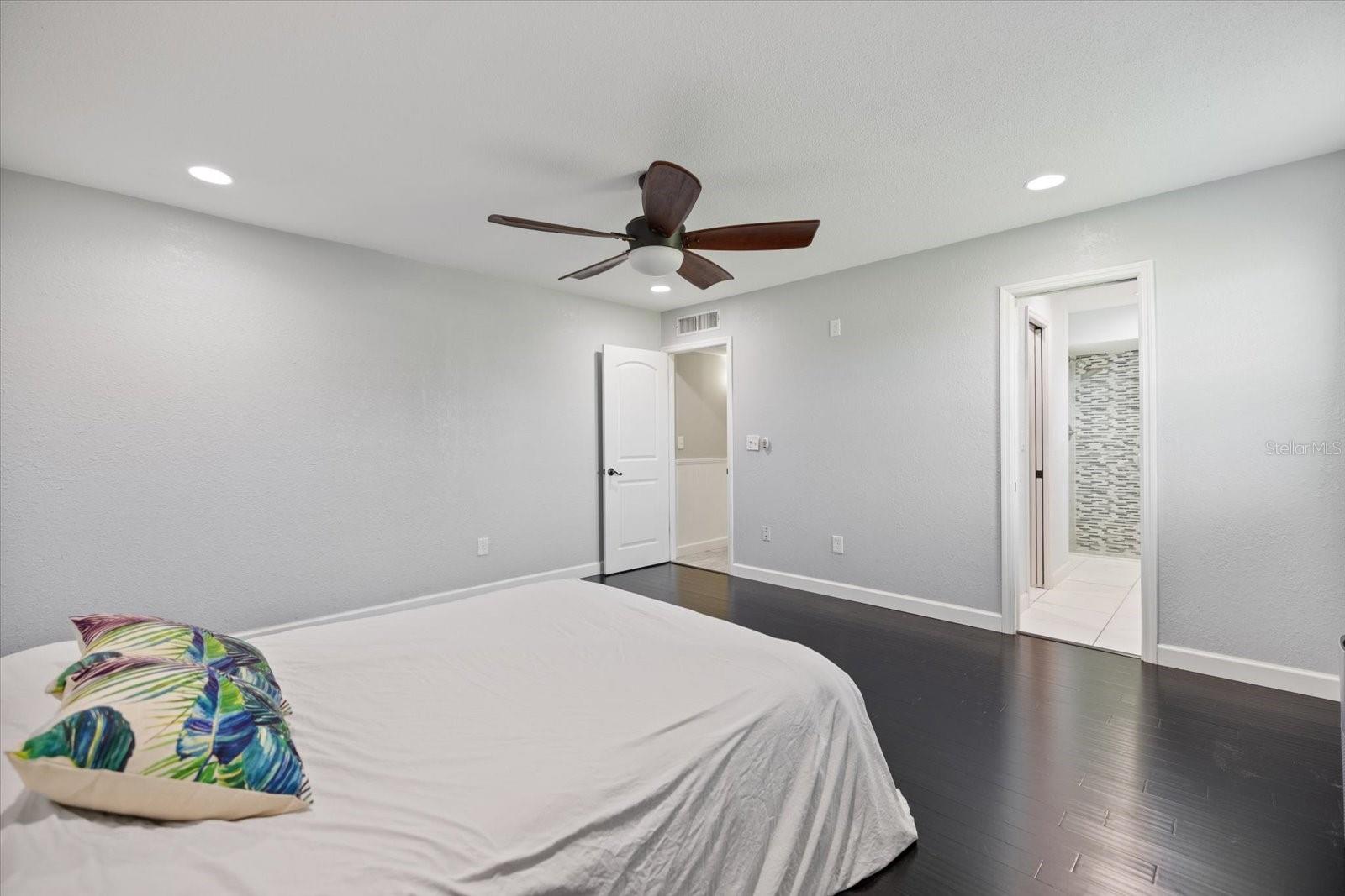 Image 17 of 37 For 2309 Conway Boulevard