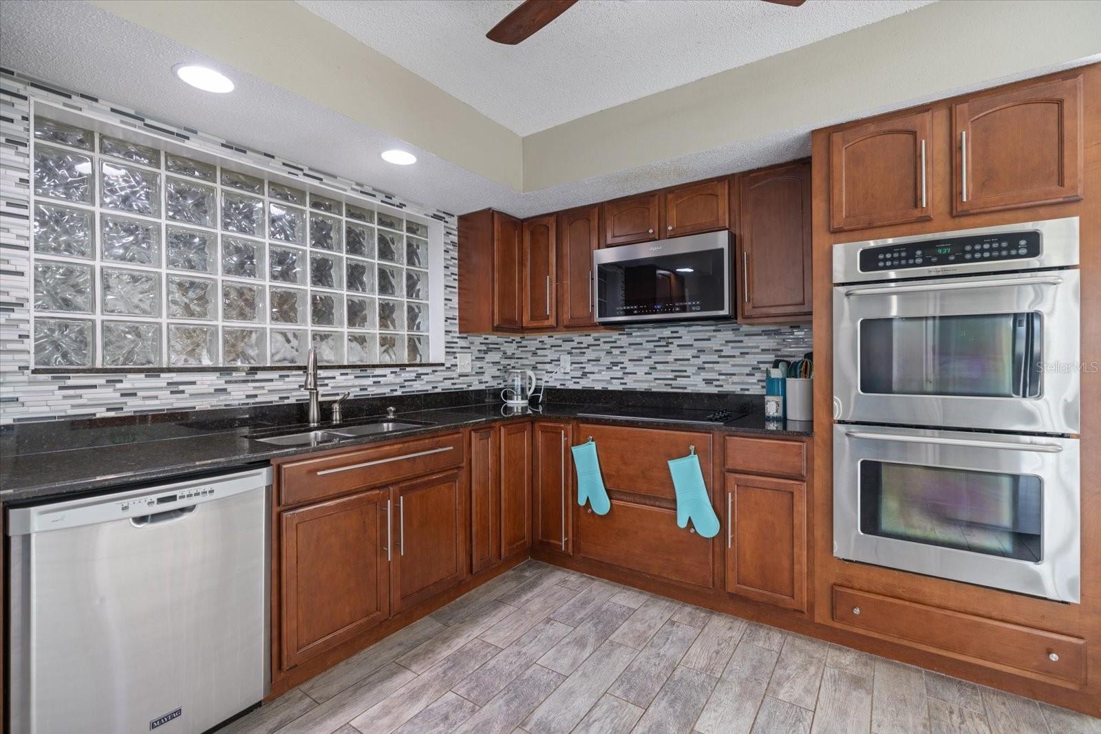 Image 7 of 37 For 2309 Conway Boulevard