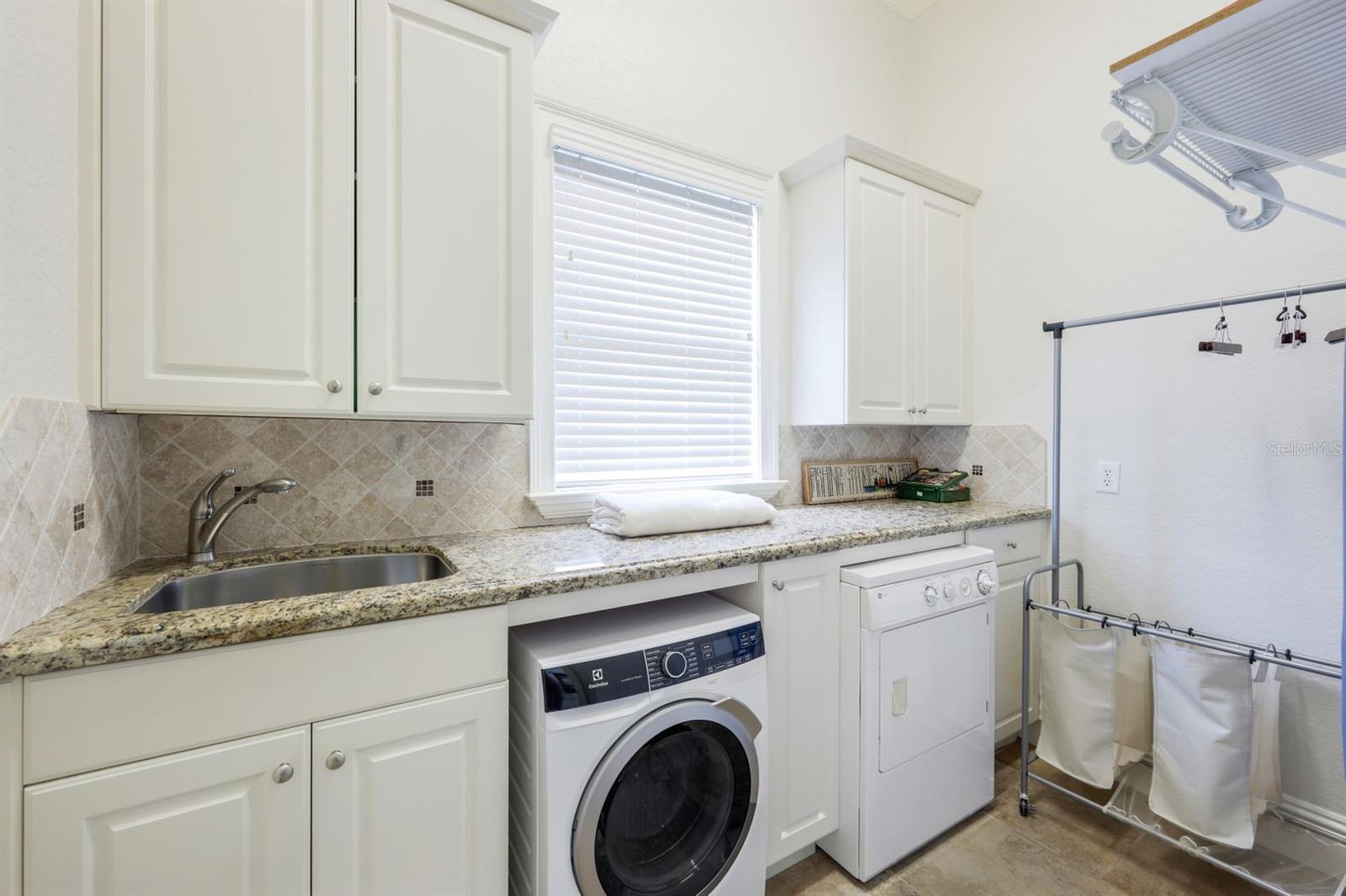 Image 45 of 75 For 4402 20th Avenue