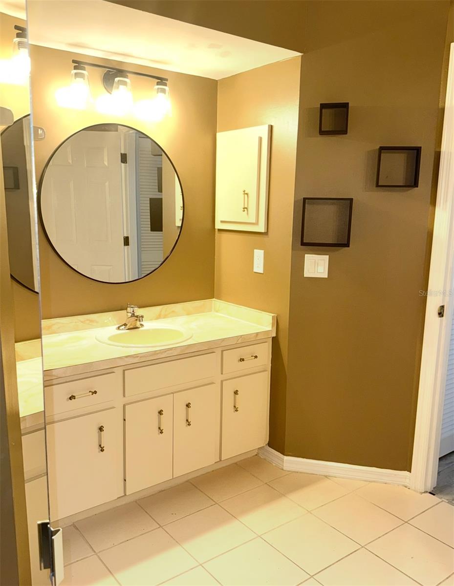 Image 10 of 28 For 1491 Oriel Court