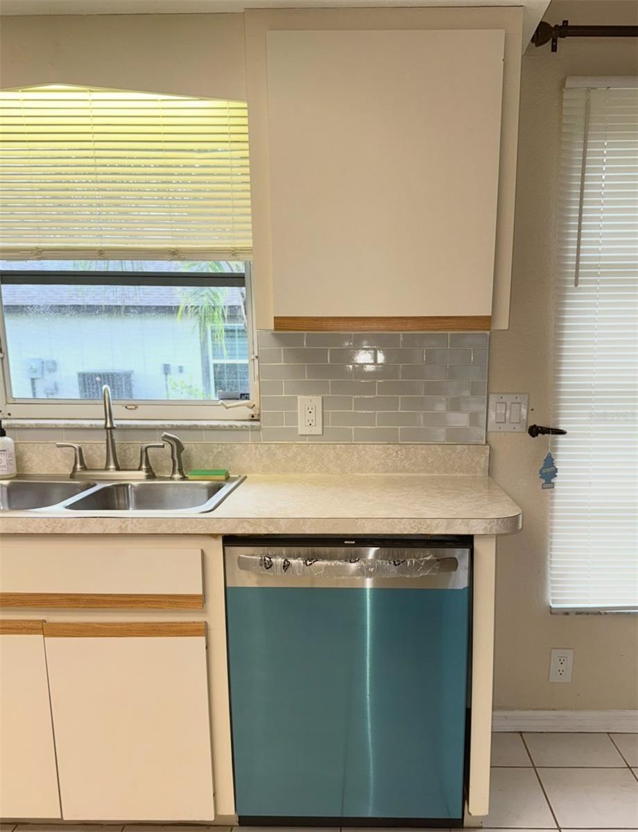Image 16 of 28 For 1491 Oriel Court