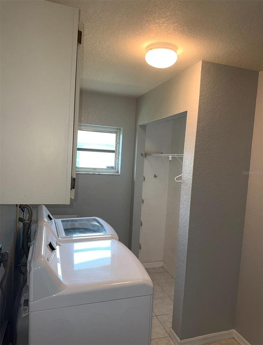 Image 21 of 28 For 1491 Oriel Court