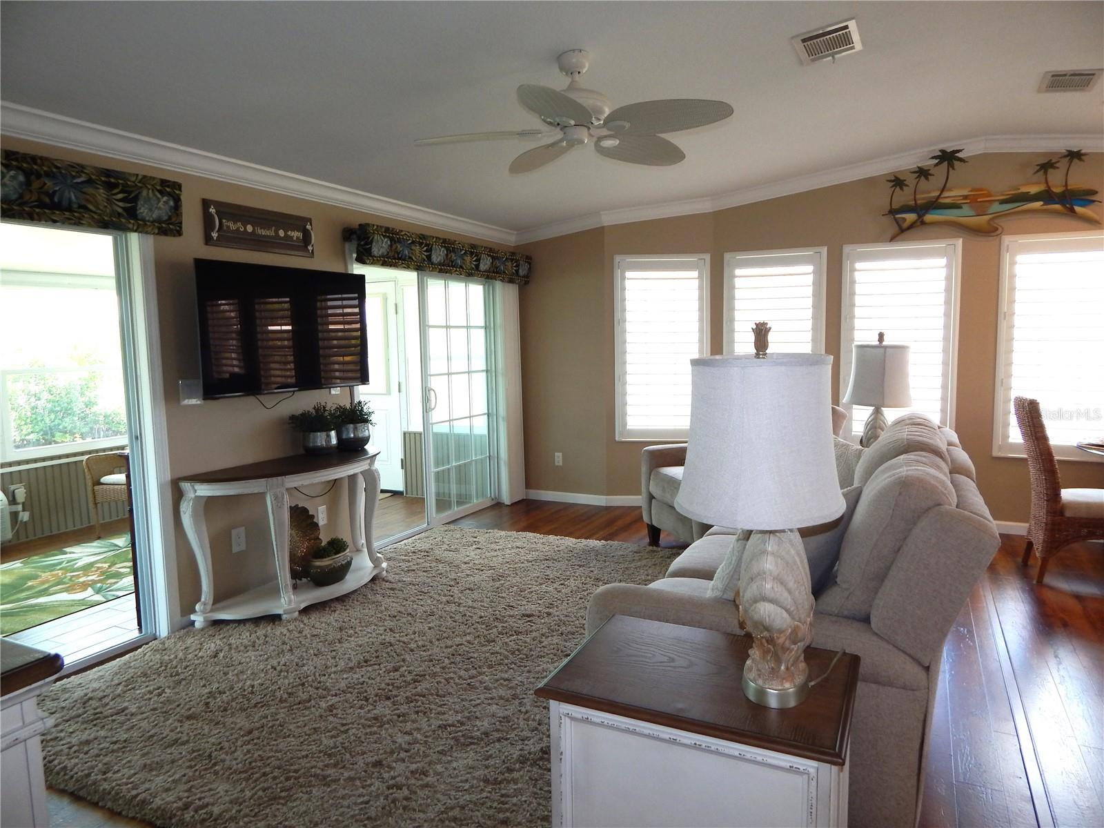 Image 11 of 54 For 55 Rotterdam Drive